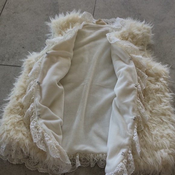 M.L. Kids Ruffles fur & Lace Vest - Picture 4 of 6